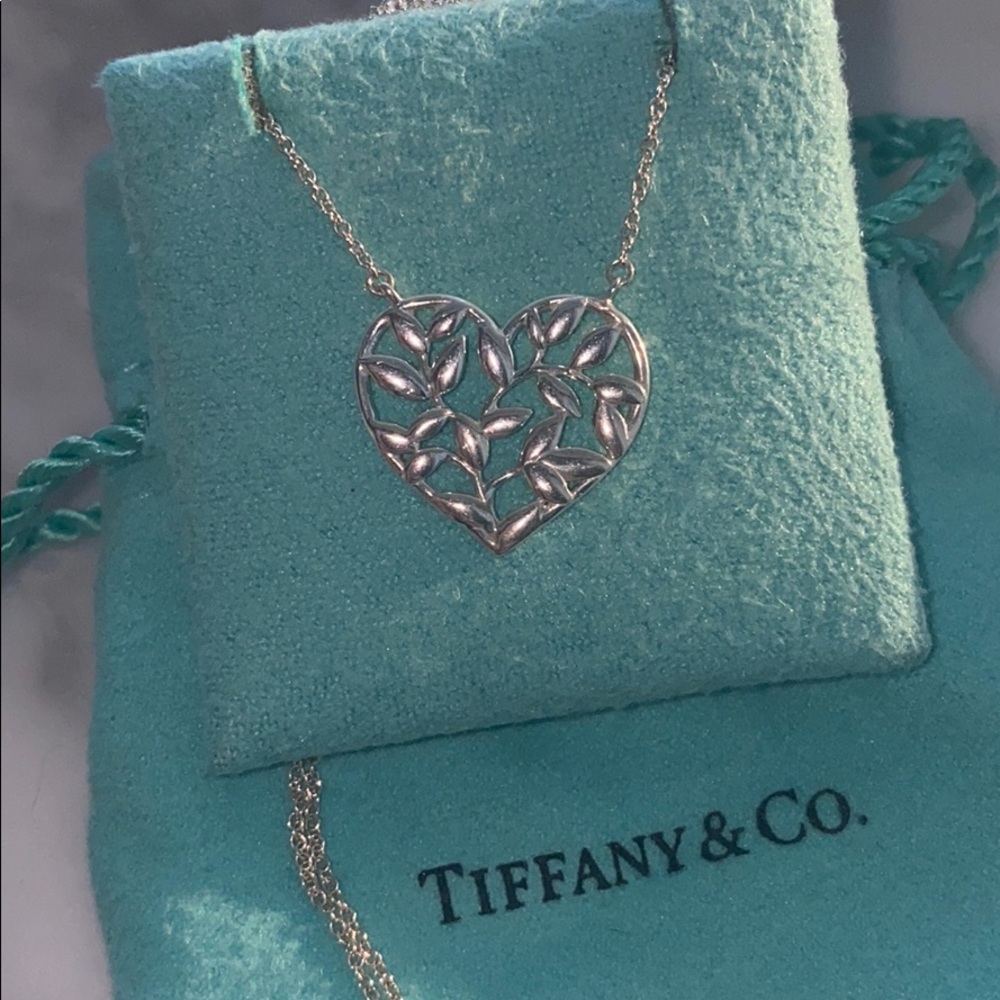 Tiffany & Co Olive Leaf Heart Pendant 🍃